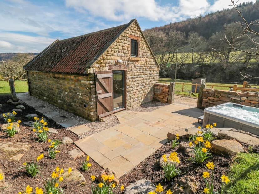 Featured image for Where to stay for the Yorkshire Dark Skies Festival 2025 - See The Stars