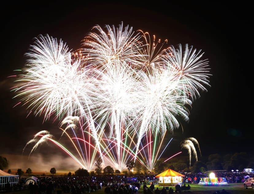 Featured image for Organized bonfires and firework displays in Yorkshire 2024 - Features
