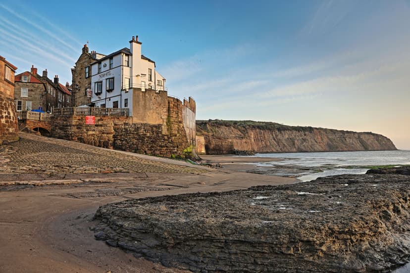 Robin Hood’s Bay Named Among UK’s Cleanest Beaches in New Litter Study