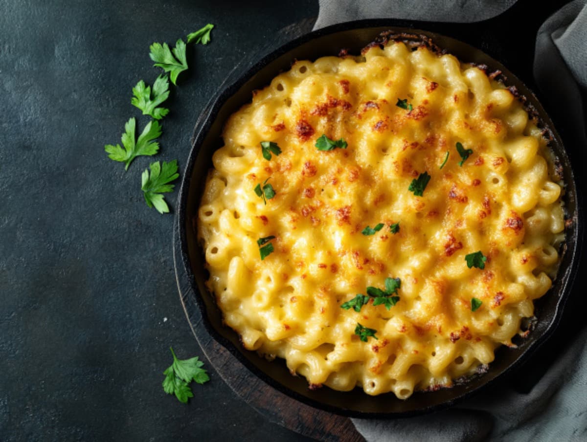 Baked macaroni and cheese with parsley garnish