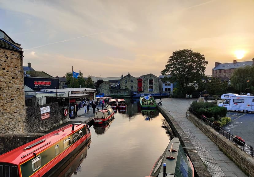 Featured image for Offer: Up to 25% off Canal Boat Holidays - Features