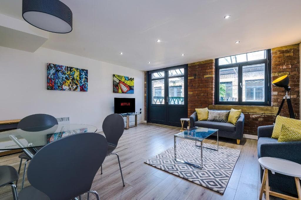 Stylish 2 Bedroom Duplex Apartment