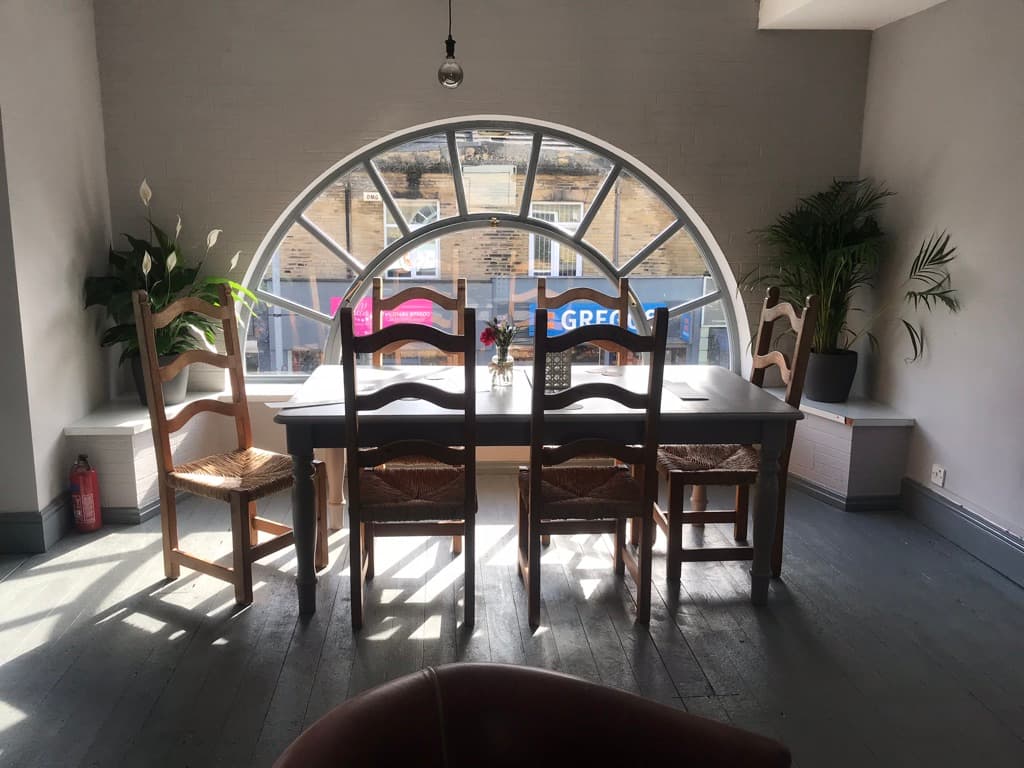 THE CRAFTY FOX β’ CRAFT BEER BAR & BOTTLE SHOP
