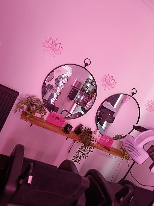 Hairbynickyxx salon owner @N.R Hair & Beauty, it's all about You