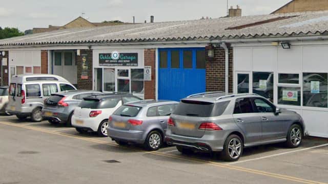 Oaklands Garage Rodley - Garages in farsley