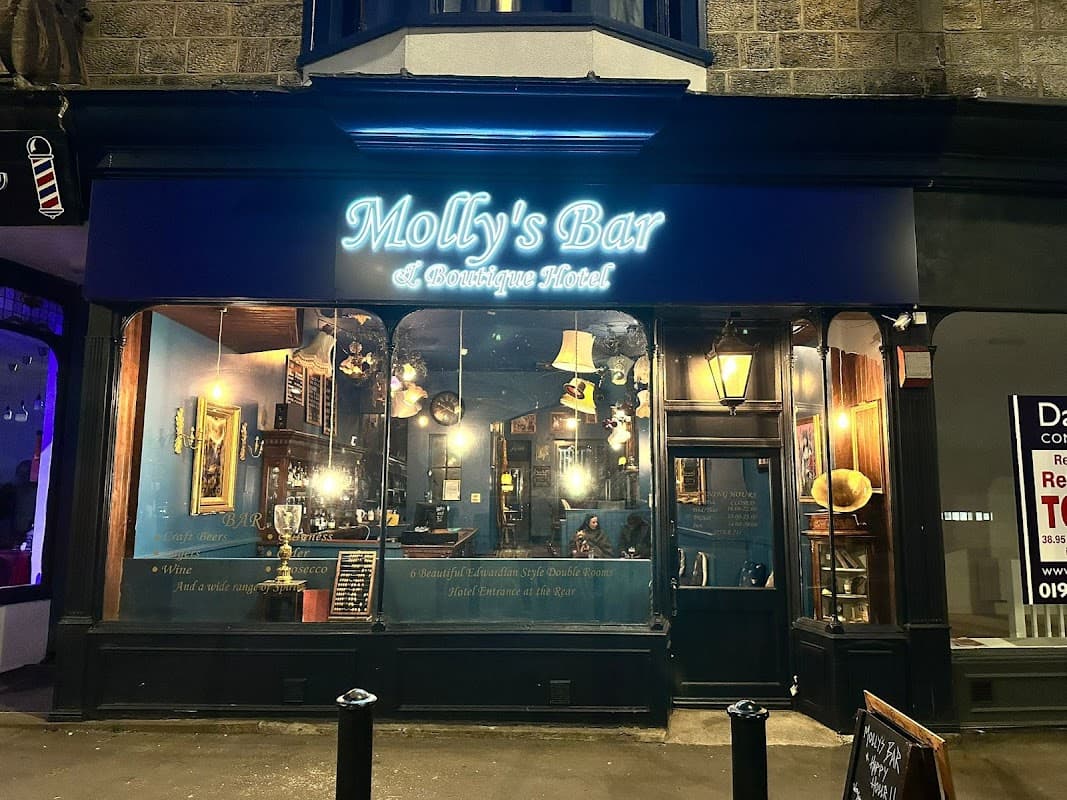 Molly's Bar and Boutique Hotel