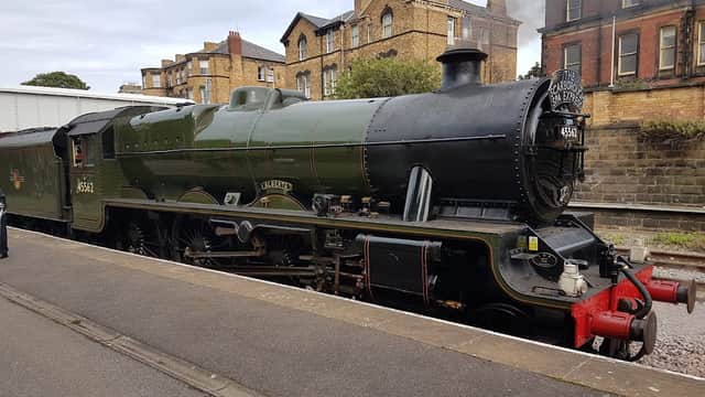 Scarborough railway station - Railway Station in spa bridge