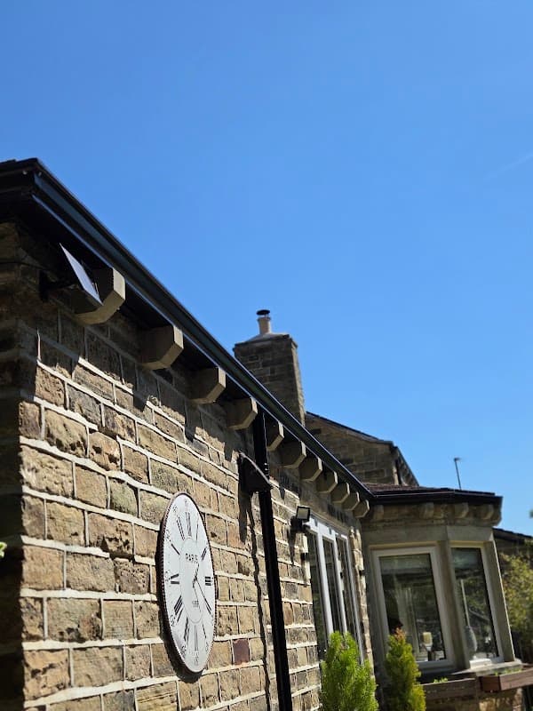 Flux Seamless Gutters & Roofing