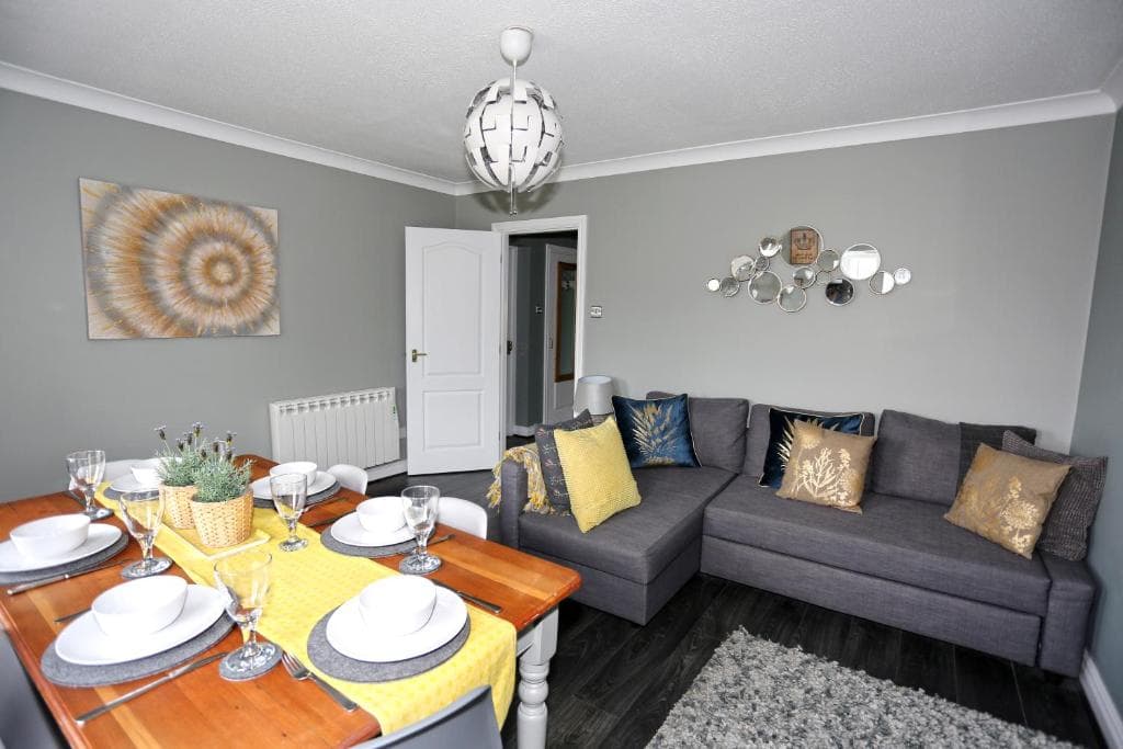 Monkbridge Mews Apartment
