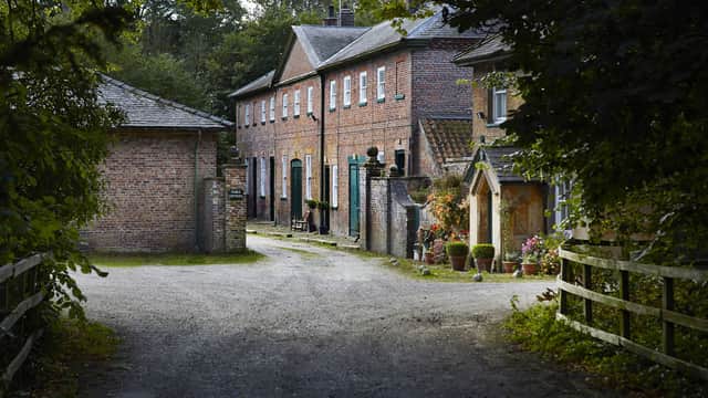 Thorpe Hall - Attraction in rudston