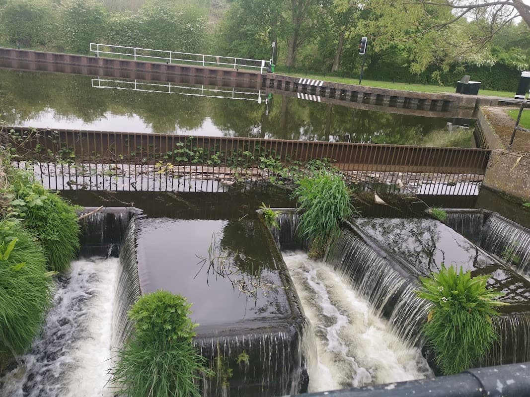Low Lock Riverside Retreat