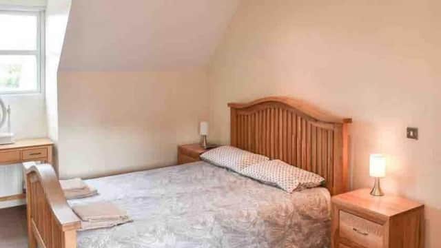 Accommodation at Normanton -ThreeStorey Townhouse -Free parking in normanton