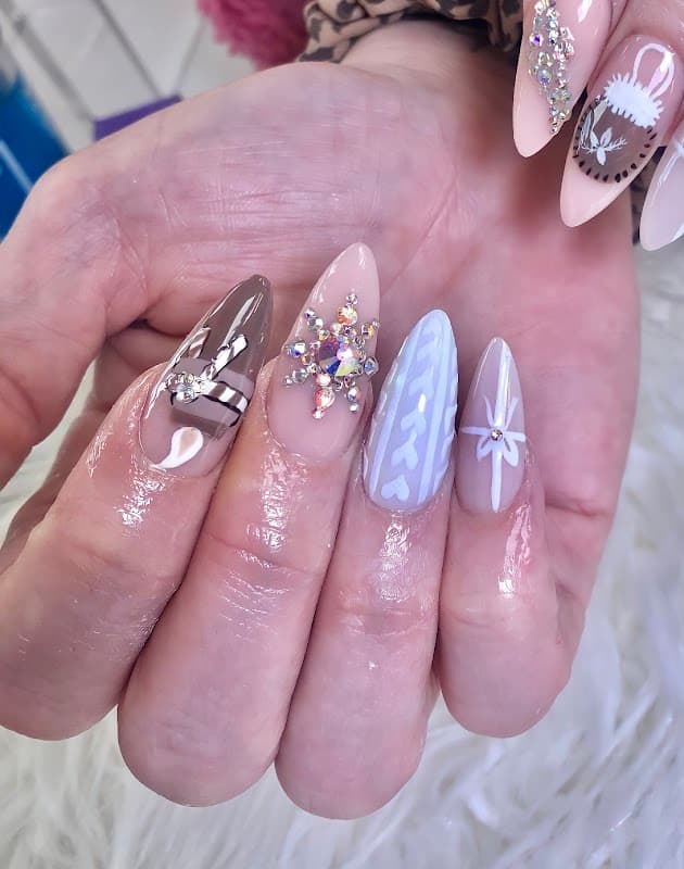 Hollywood Nails
