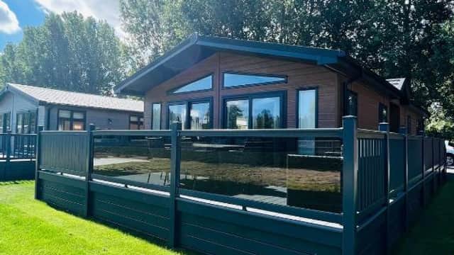 Laburnum Lodge with Hot Tub - Lodge in york