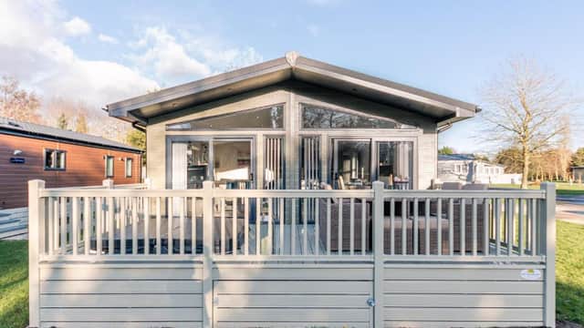 Woodland Jewel Lodge with Hot Tub - Lodge in york