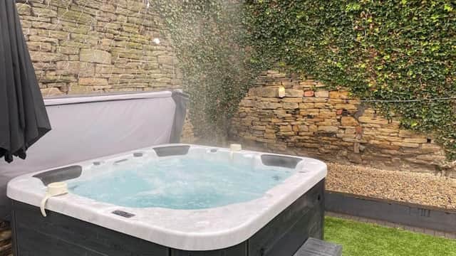 Accommodation at Honeybee Cottage, with a log fire & a hot tub. in bradford