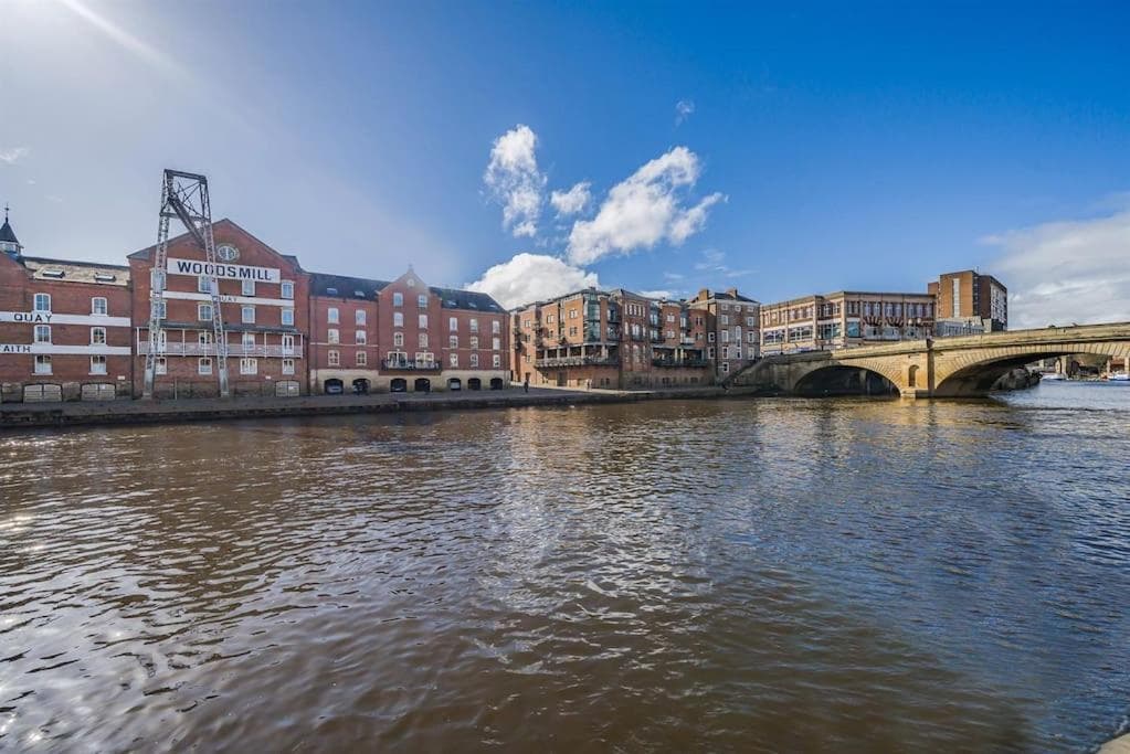 Woodsmill Quay Riverside Apartment - Heart of York, York, Yorkshire