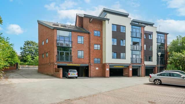 Accommodation at Roomzzz Leeds Headingley in headingley