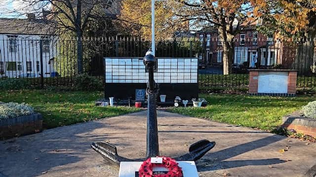 Goole Sailor Memorial - War Memorials in goole