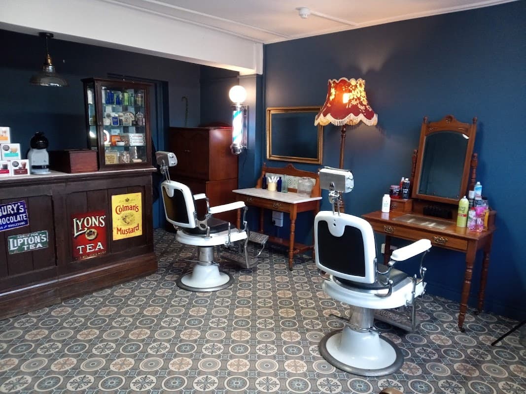 CLIP BARBER SHOP