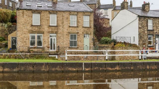 Accommodation at Canalside Cottage in farnhill