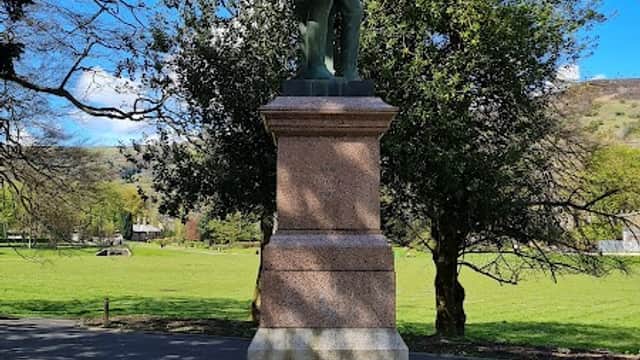 Fielden Statue - Monuments in todmorden