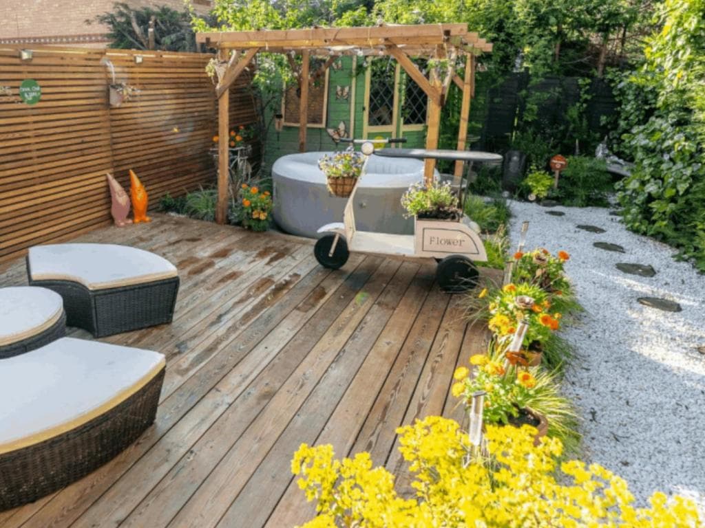 Cosy Garden Flat with Private 24 hr Use Hot Tub