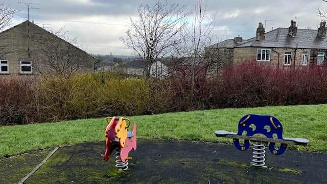 Spinners Way Playground - Playgrounds in mirfield