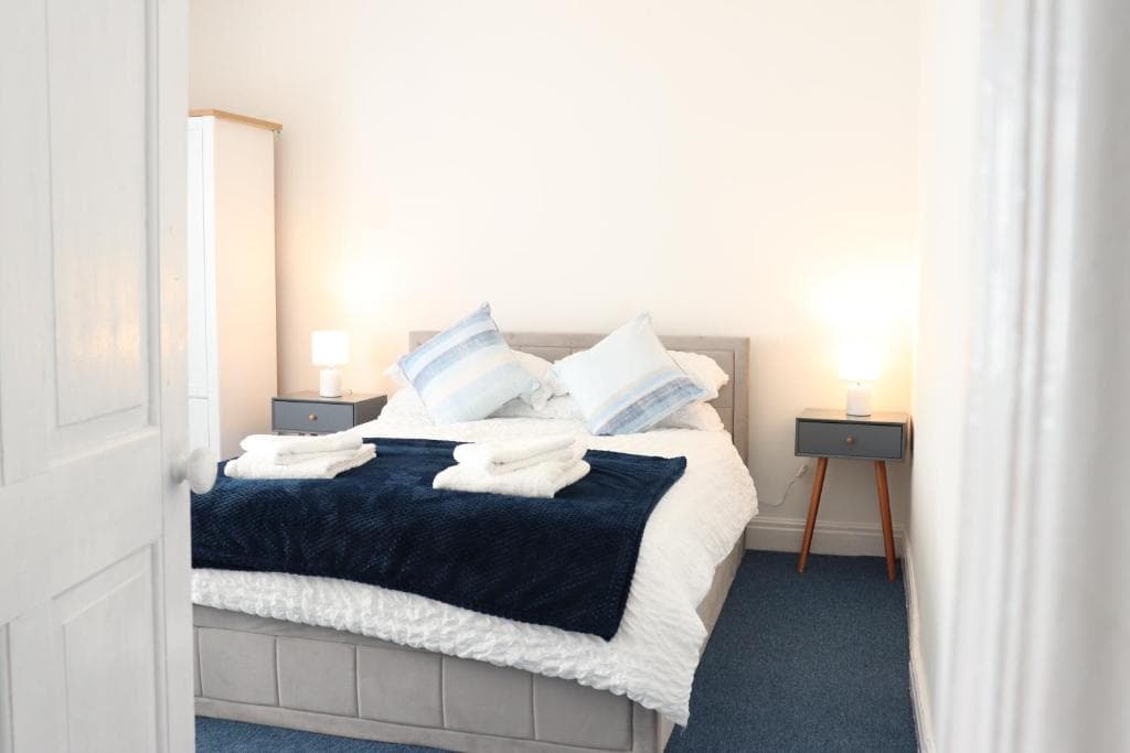 Spacious & Comfortable 3 Bedroom House - FREE WiFi & FREE Parking