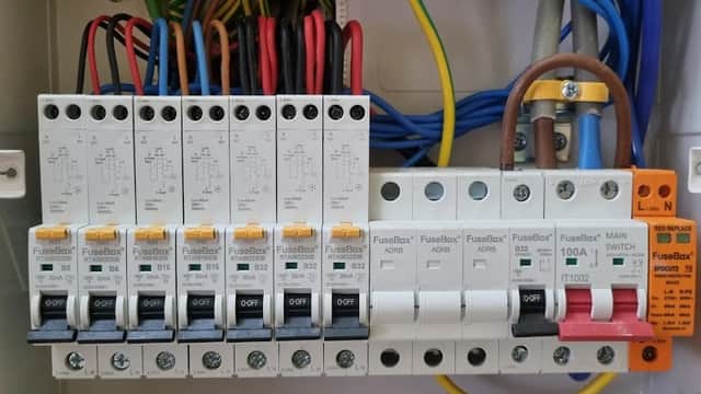 24hr Electrical Services Ltd - Electricians in hull