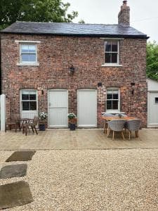Cosy cottage right next to Sheriff Hutton Castle.