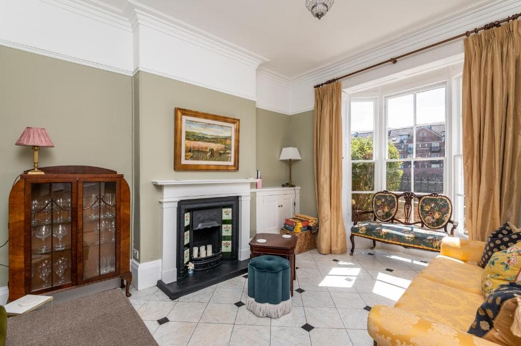 Pass the Keys Opulent 4 bed house in YO1 with riverside views