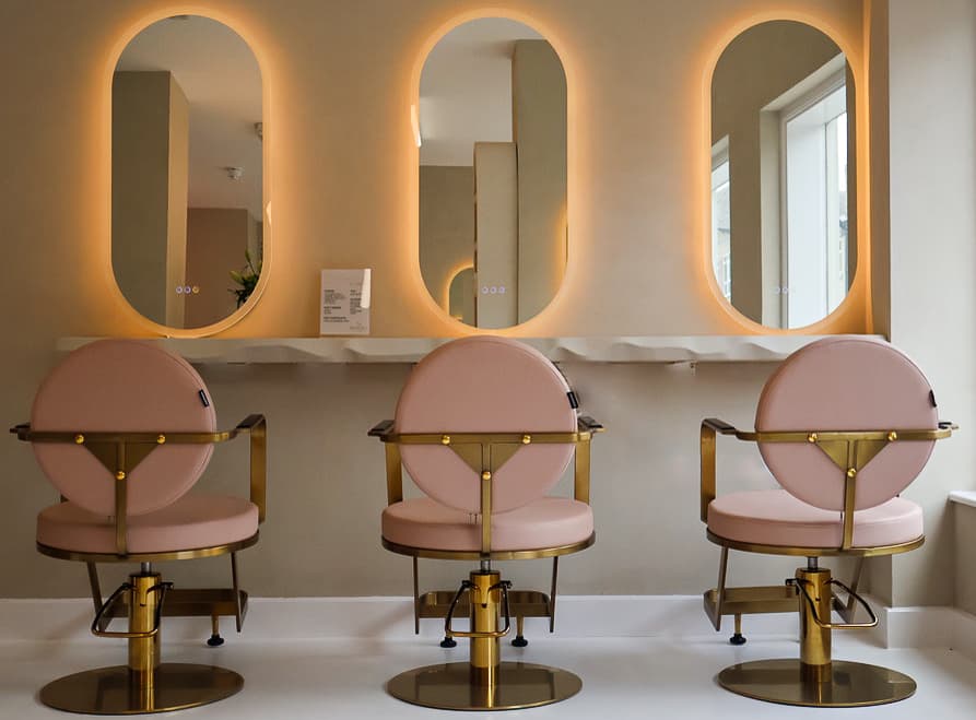 holly barratt hairdressing and Lip blush