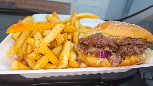 BOBBYS Smash Burgers - Takeaway in dewsbury