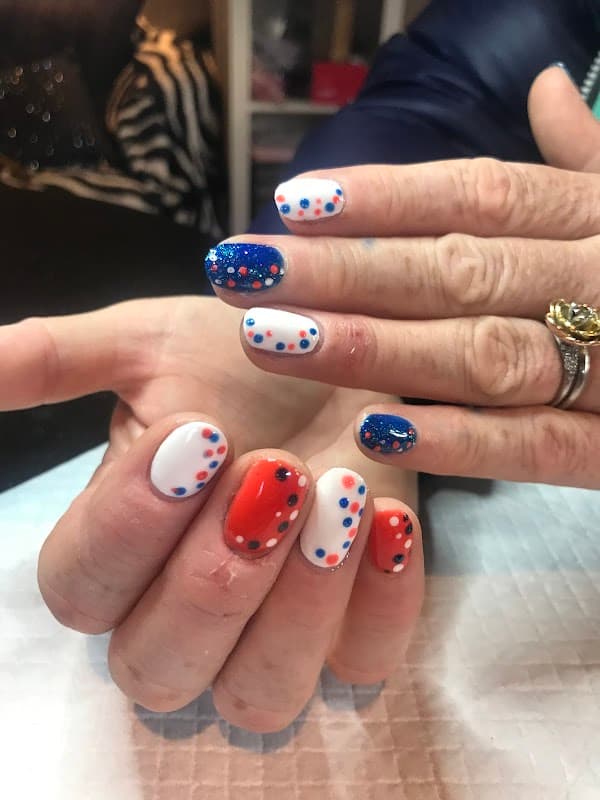 LisasNails