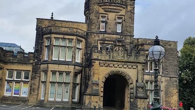 Cliffe Castle Park & Cafรจ - Park in keighley