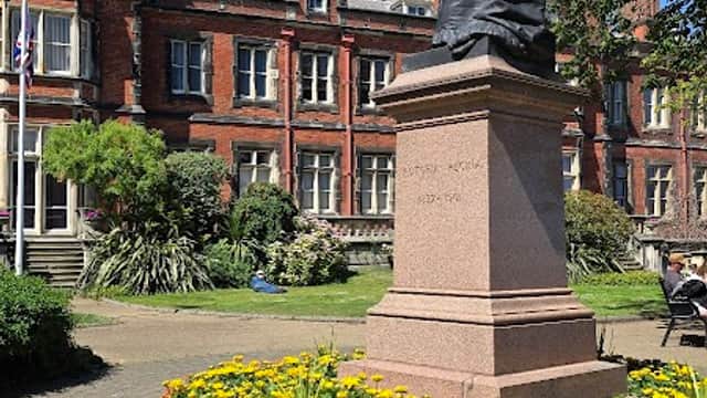 Victoria Regina (1837 - 1901) - Monuments in scarborough