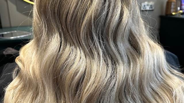 Wavy Way Hair Design - Hair Salons in alverthorpe