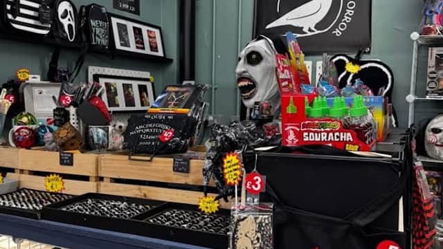 Crow Butterfly Horror - Market in hull