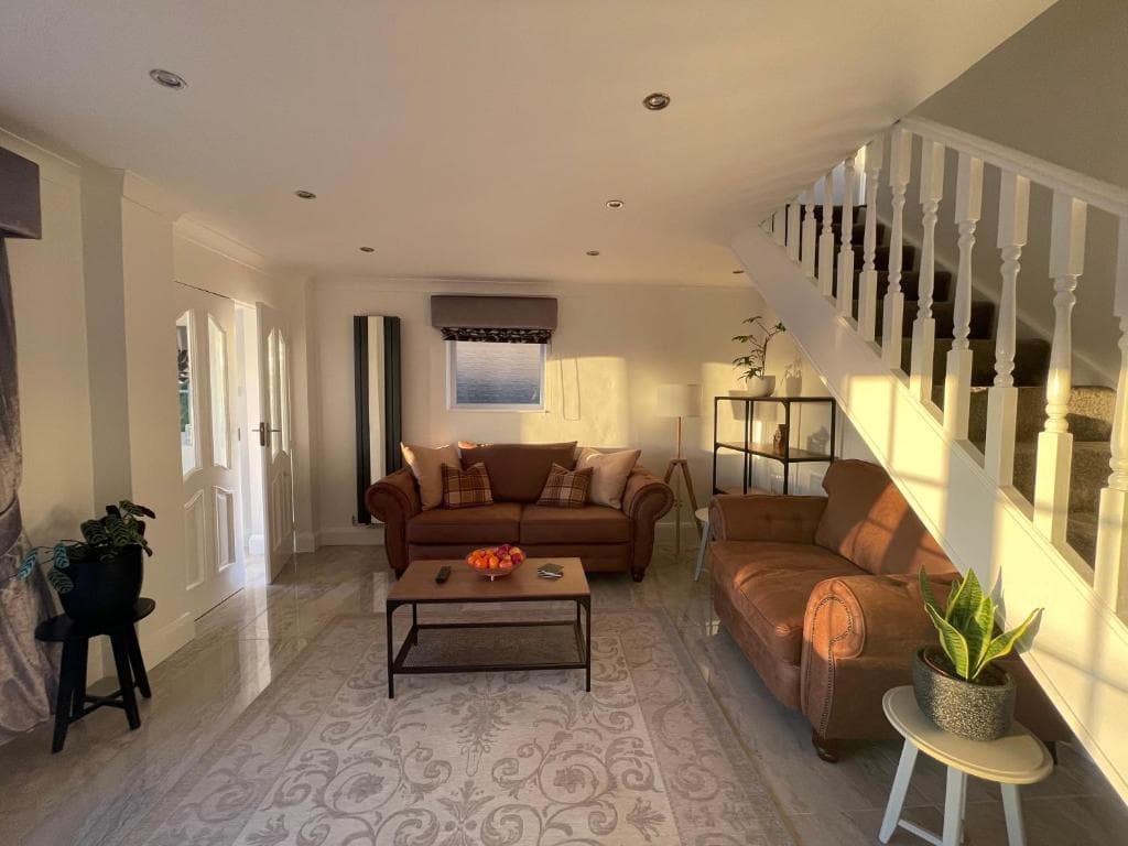 Stunning 3 Bedroom Dutch barn cottage with parking
