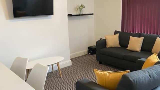 Accommodation at Spacious house with 3 ensuite bedrooms in Leeds in knowsthorpe