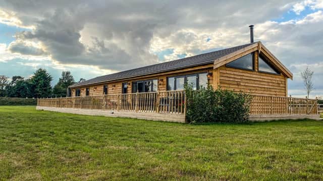 4Bed Lodge Sleeps8-Pet Friendly-Hot Tub-Log Burner, York, Yorkshire