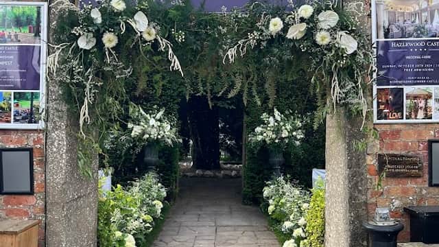 Melanie's Florist - Florists in castleford