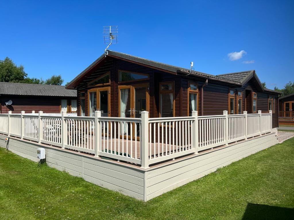 The Crystal Lodge with Hot Tub Malton