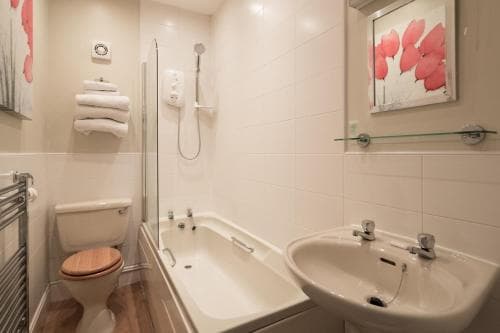 Fayvan Apartments