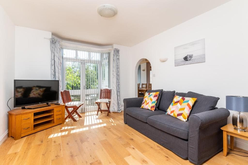 Pass the Keys Spacious Family Home with Orchard Tree Garden