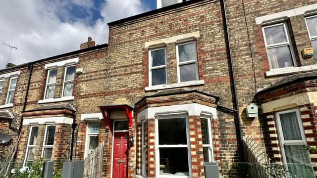 Accommodation at Riverside House - with parking in york