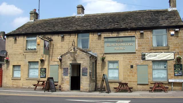 Pub The Blacksmiths Arms in millhouse green