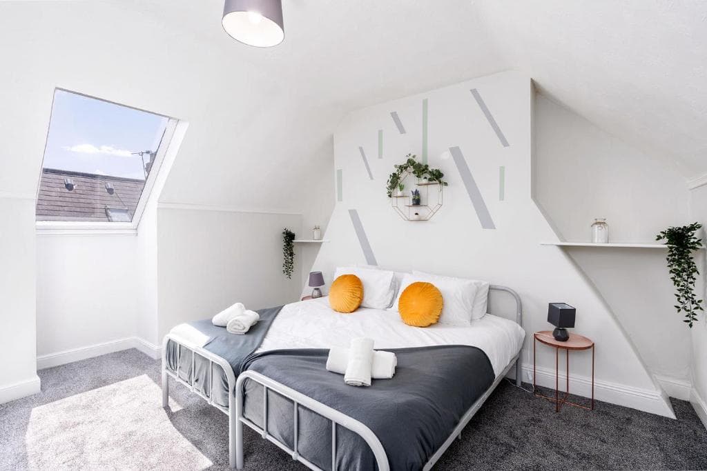 Stunning & Contractor House & Central Location