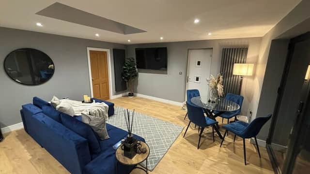 Accommodation at Sheffield-apartment-sleeps4-parking-hottub in dinnington